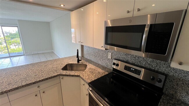Building Photo - 801 NW 47th Ave