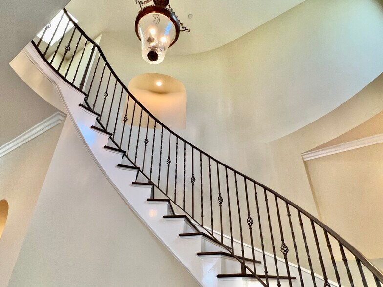 Building Photo - 3844 Tilden Ave