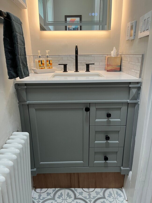 Building Photo - 4732 Harriet Ave