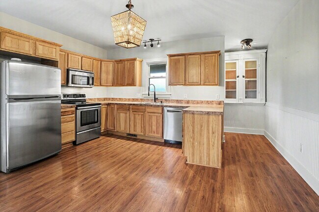 Building Photo - Updated farmhouse with privacy and views
