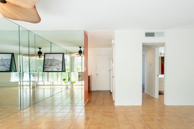 Building Photo - Mid-Century in Rancho Mirage!