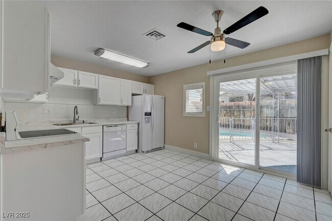 Building Photo - 6121 Edgewood Cir
