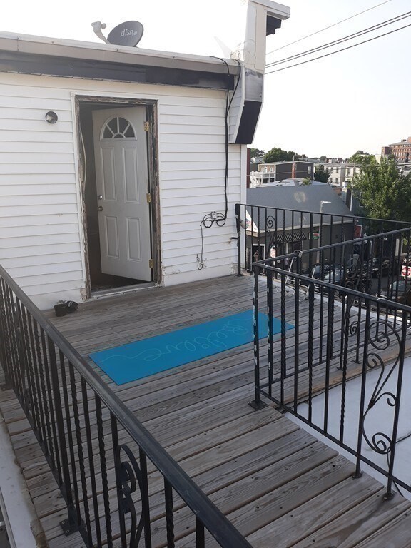 Building Photo - 49 Cottage St