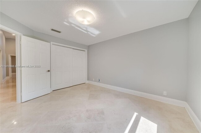 Building Photo - 1180 Manor Ct