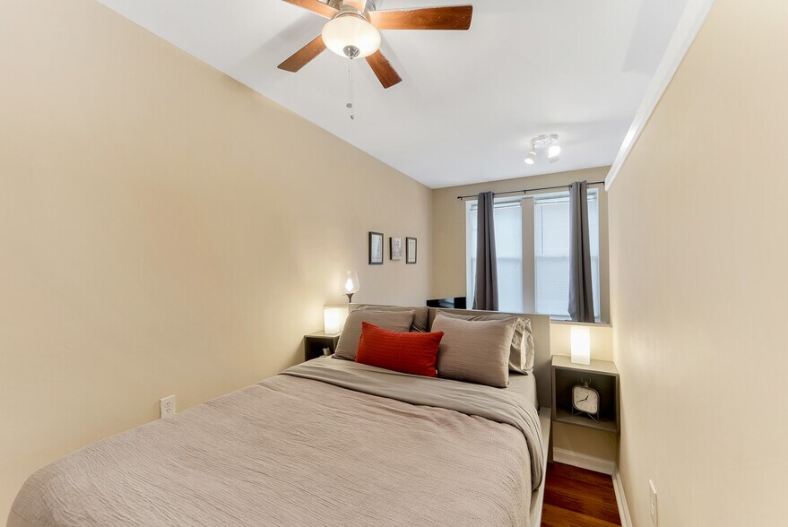Bedroom overlooks family room - 613 S 16th St
