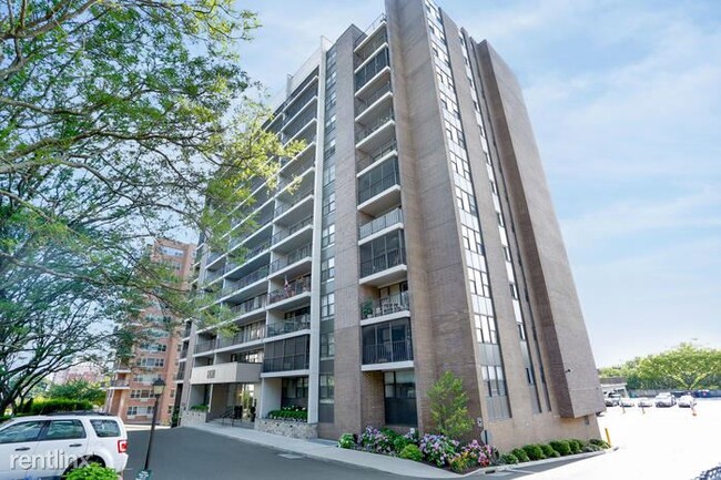 Building Photo - 1 br, 1 bath Condo - 44 Strawberry Hill Av...