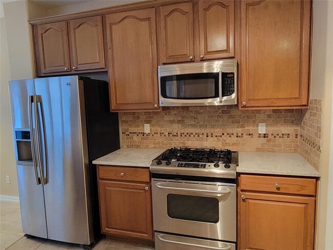 Building Photo - 2100 Pipers Field Dr