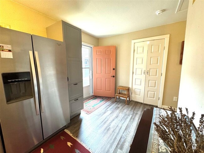 Building Photo - 316 Lazy Ln