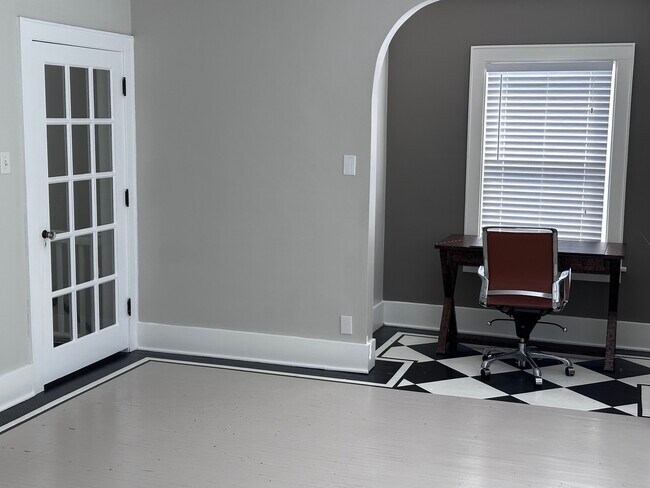 Building Photo - 719 Taylor St