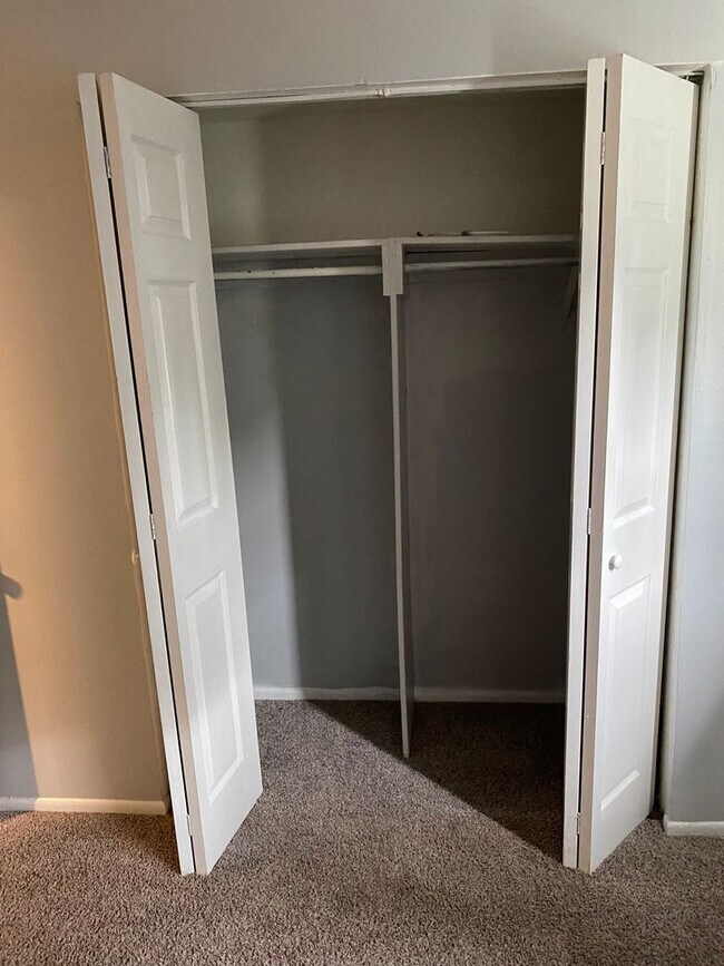 Building Photo - Lugo Riverhill