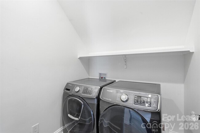 Building Photo - 404 Iverson Way