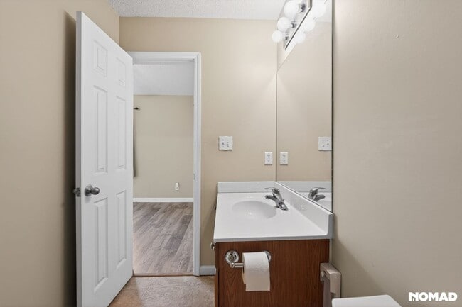 Building Photo - 6319 Sweetbay Dr