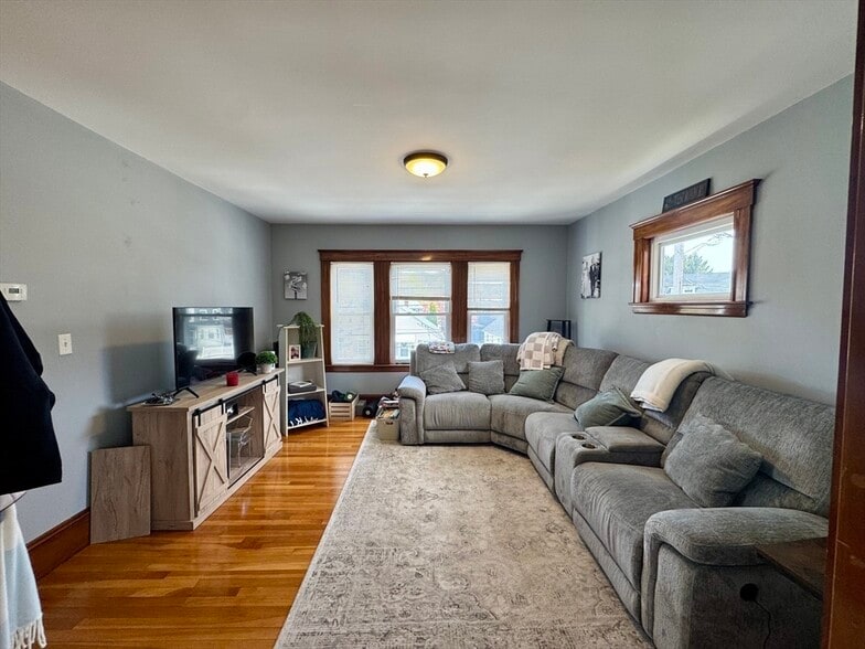 Building Photo - 141 Walworth St