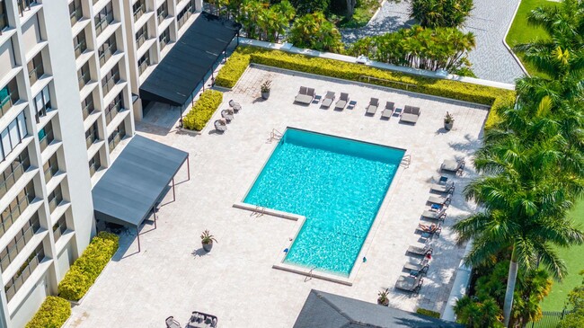 Building Photo - 3301 Bayshore Blvd