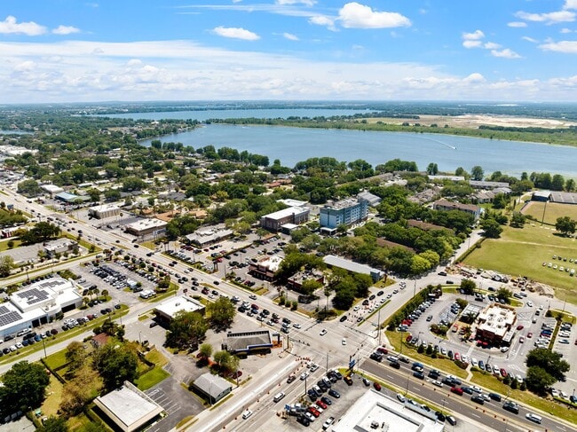 Building Photo - Park Lake - Community Pool