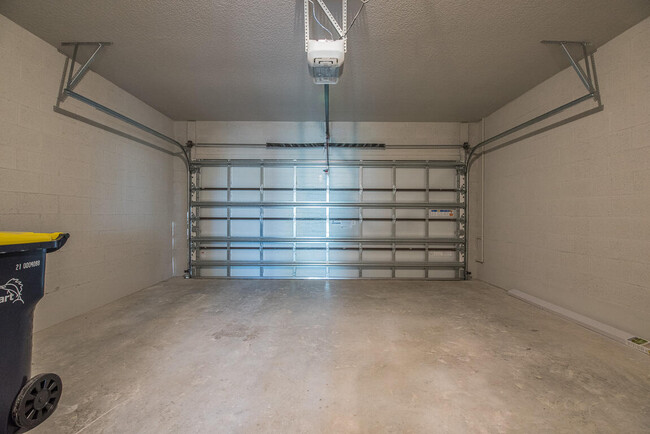 Building Photo - 3918 SE Mentmore Ln