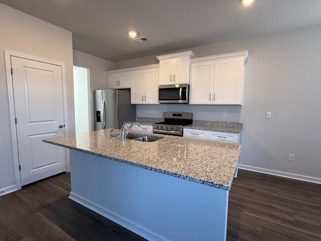 Building Photo - 935 Raghorn Rd