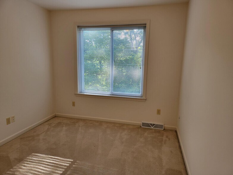 Building Photo - 205 Riders Way