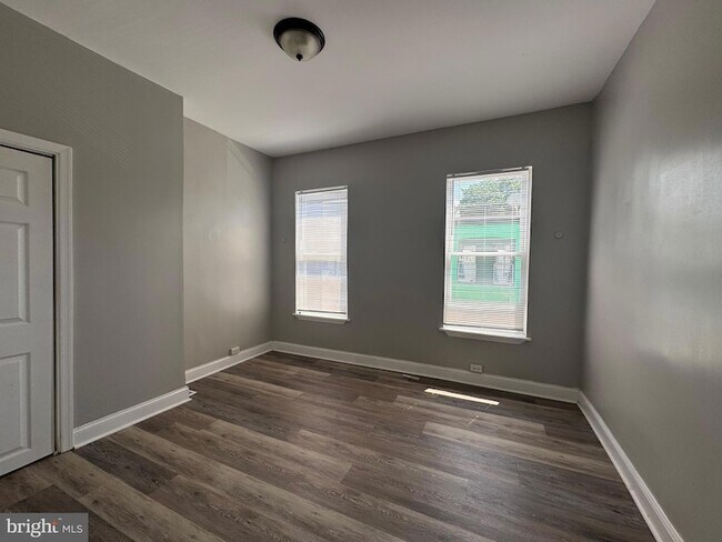 Building Photo - 3205 Latona St