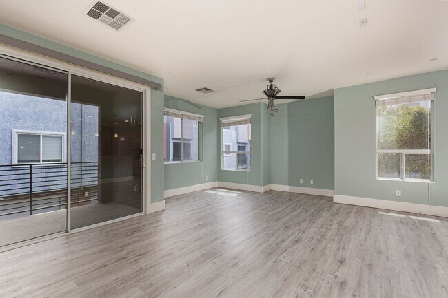 Building Photo - 9050 W Tropicana Ave