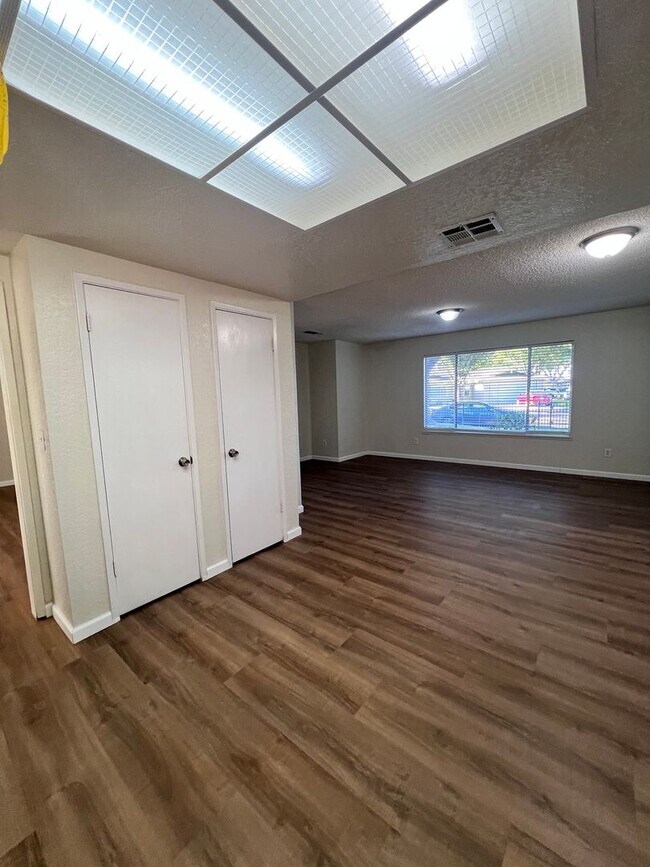Building Photo - Pretty 3 bedroom 2 bath home in Modesto