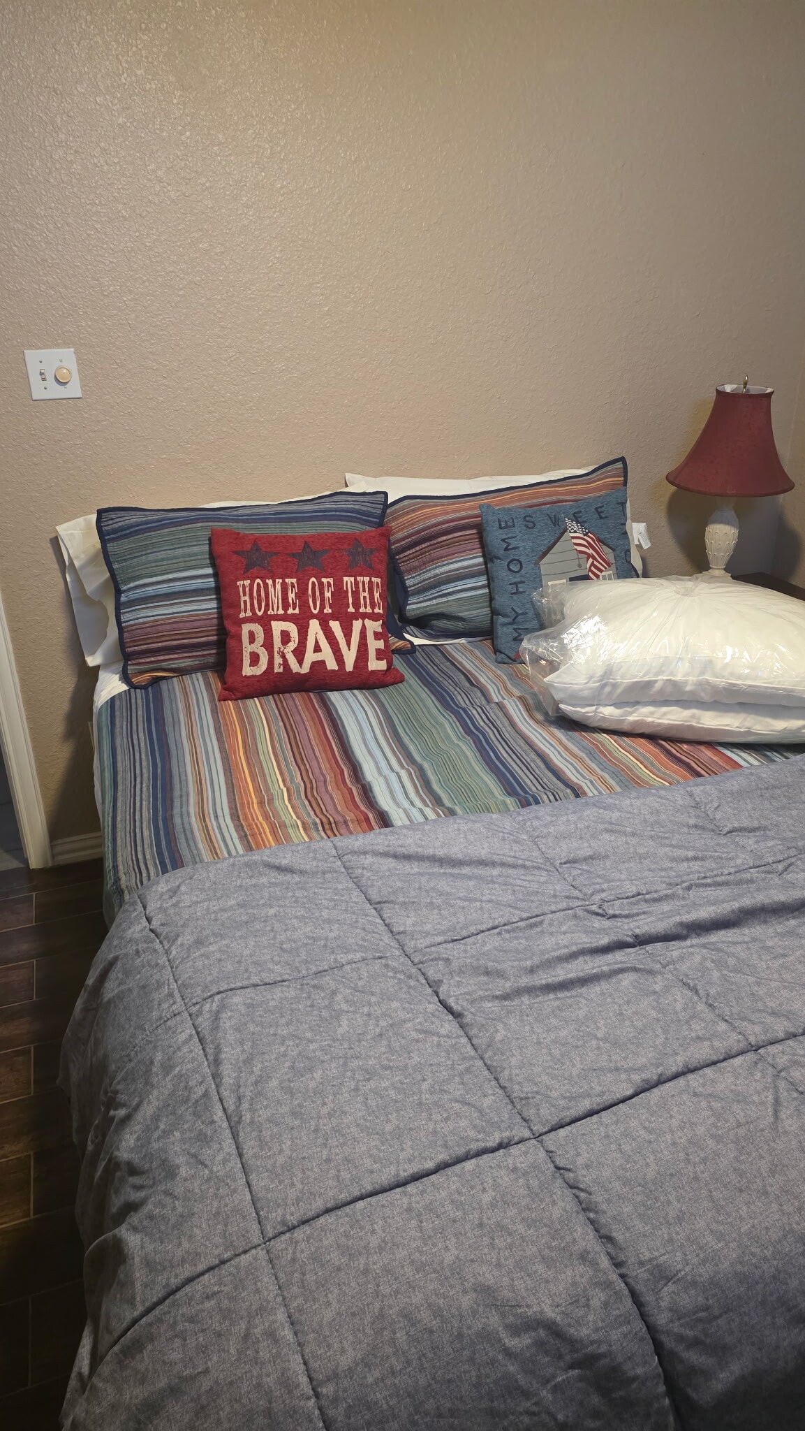 Queen size bed - 12551 Saddle Club Dr