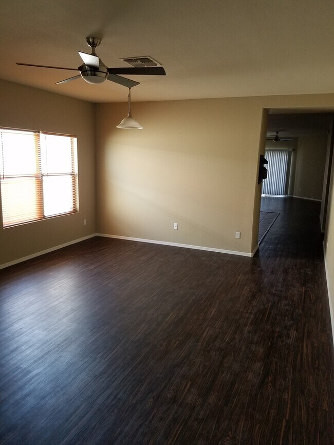 Building Photo - Beautiful 3/2 plus a den for rent near 27th Ave. & Roeser Rd.