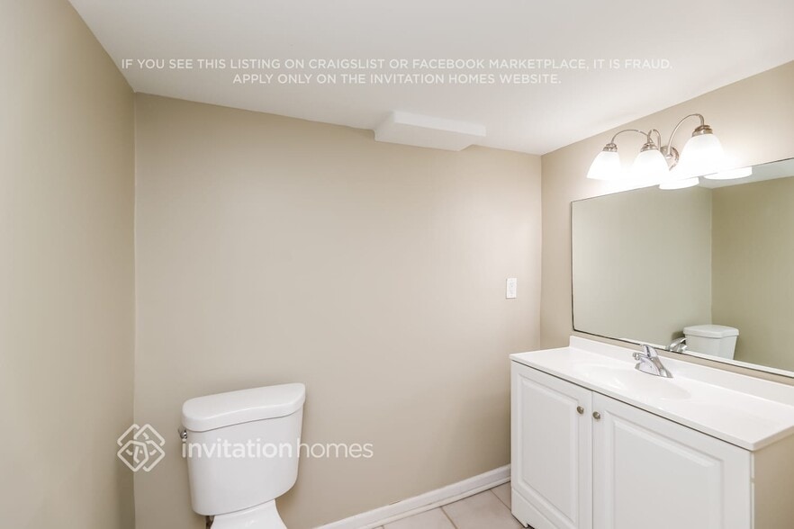 Building Photo - 445 N Douglas Ave