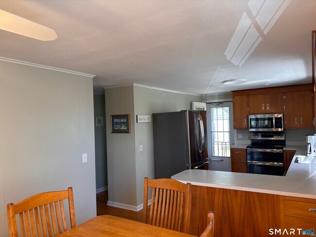 Building Photo - 7 Nehantic Dr