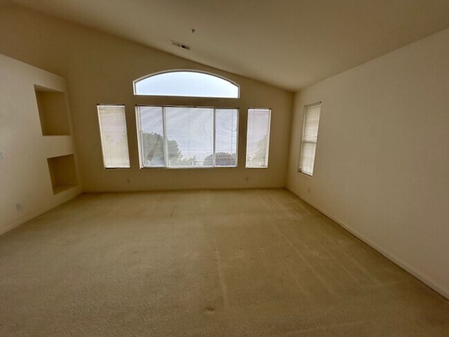 Building Photo - HUGE LAS PALMAS 2 HOUSE!