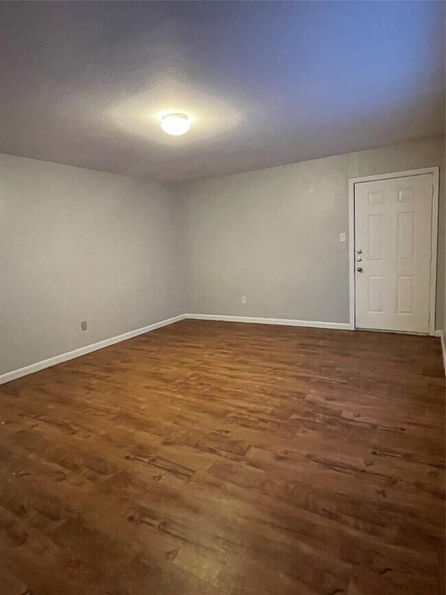 Building Photo - 7206 Twin Crest Dr