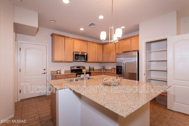 Building Photo - 2442 E Emerald Moon Dr