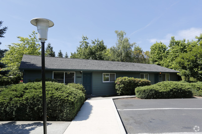 Primary Photo - Seneca Terrace