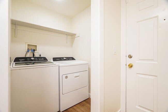 Building Photo - Welcome to Fairway Apartments  – Where Quiet Comfort Meets Convenience