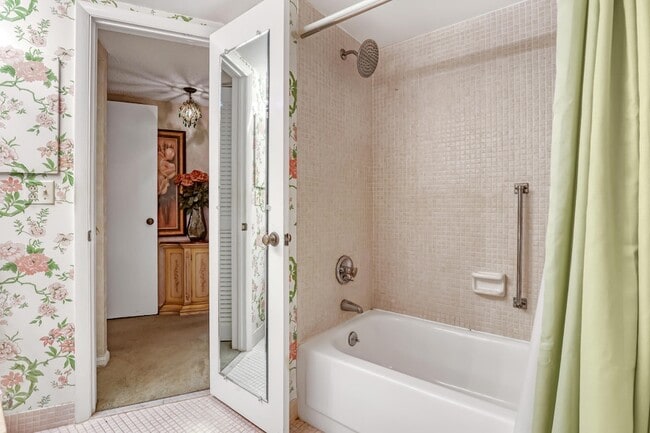 Building Photo - 2800 N Ocean Dr