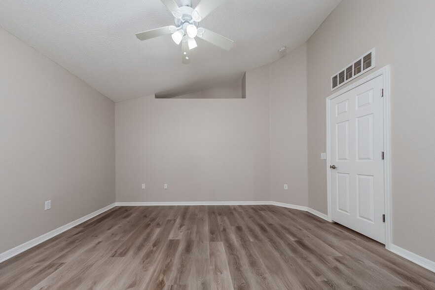 Building Photo - 1023 Brenton Leaf Dr