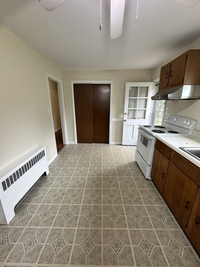 Building Photo - 2 Deer Run Dr