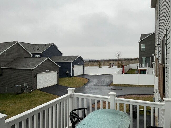 Building Photo - Beautiful 4BR 3.5BA 3 level townhome with 2 car attached garage located in the Cabin Branch Commu...