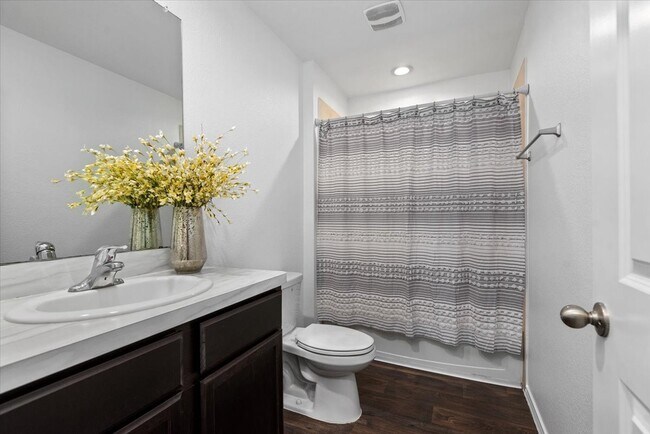 Building Photo - 14966 Cypress Holw Dr
