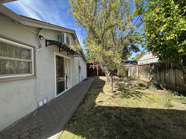 Building Photo - 4021 Campana Dr