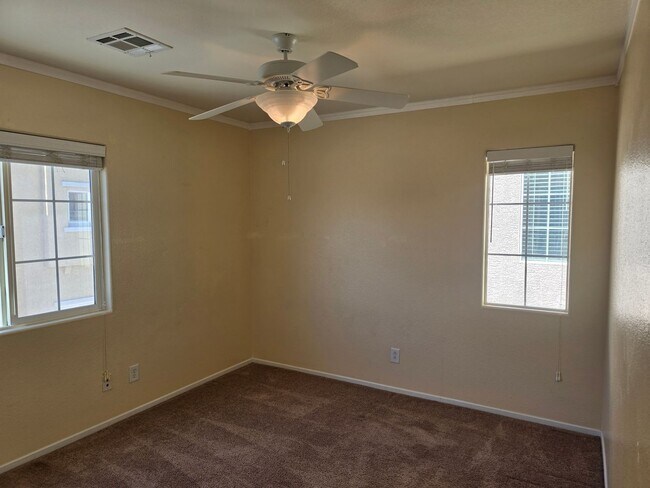 Building Photo - 9160 Column Ct