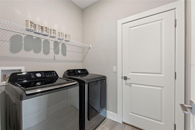 Building Photo - 326 Royal Palm Wy