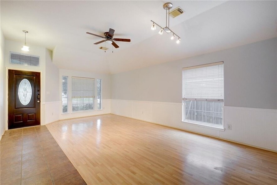 Building Photo - 4405 S Summercrest Loop