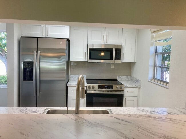 Building Photo - 2 bedroom, 2 bath condo ready to go!