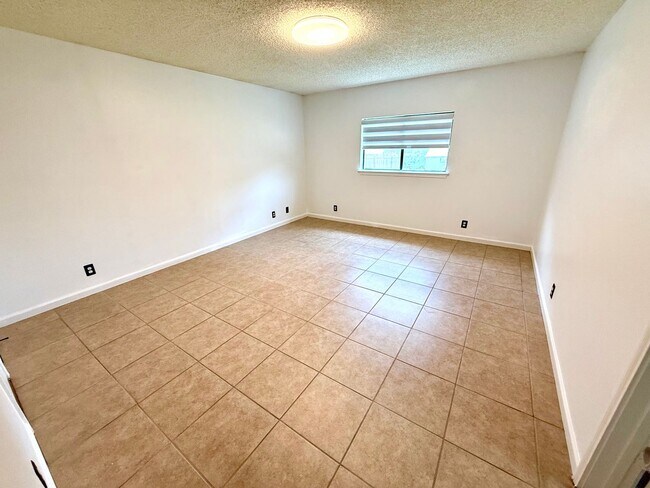 Building Photo - **APPLICATION RECEIVED** *MOVE IN SPECIAL* Beautiful 3 Bedroom Home with Granite Countertops & La...