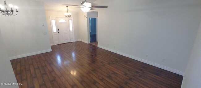 Building Photo - 3559 Pond Ridge Ct W