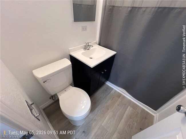 Building Photo - 404 Bonanza Way