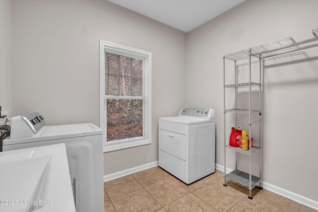 Building Photo - 2726 Brownsboro Rd