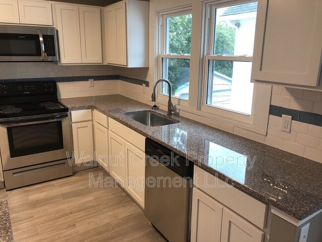 Building Photo - 2157 Wascana Ave