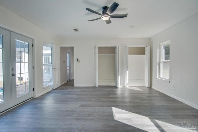 Building Photo - 4725 Clara St